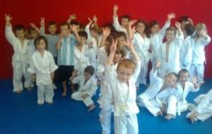 Le cours  Eveil Judo  saturé par les  essais  !!!