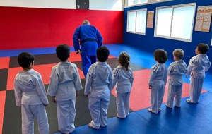 TROP, TROP DE PETITS …  IL FAUDRA POUSSER LES  MURS   😜😜