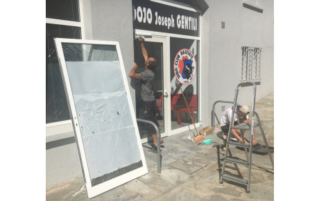 LA PORTE D'ENTRÉE ENFIN CHANGÉE !!!