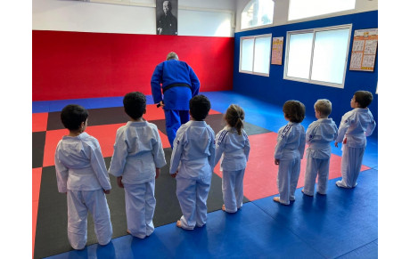 TROP, TROP DE PETITS …  IL FAUDRA POUSSER LES  MURS   😜😜